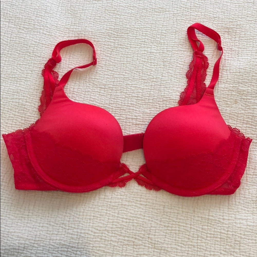 ⚡️SALE ⚡️Victoria’s Secret red lace bra